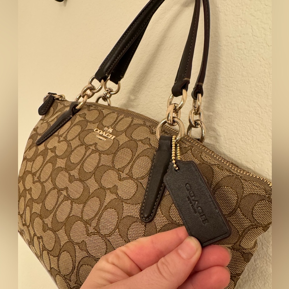 Coach signature Kelsey Satchel - Picture 4 of 9